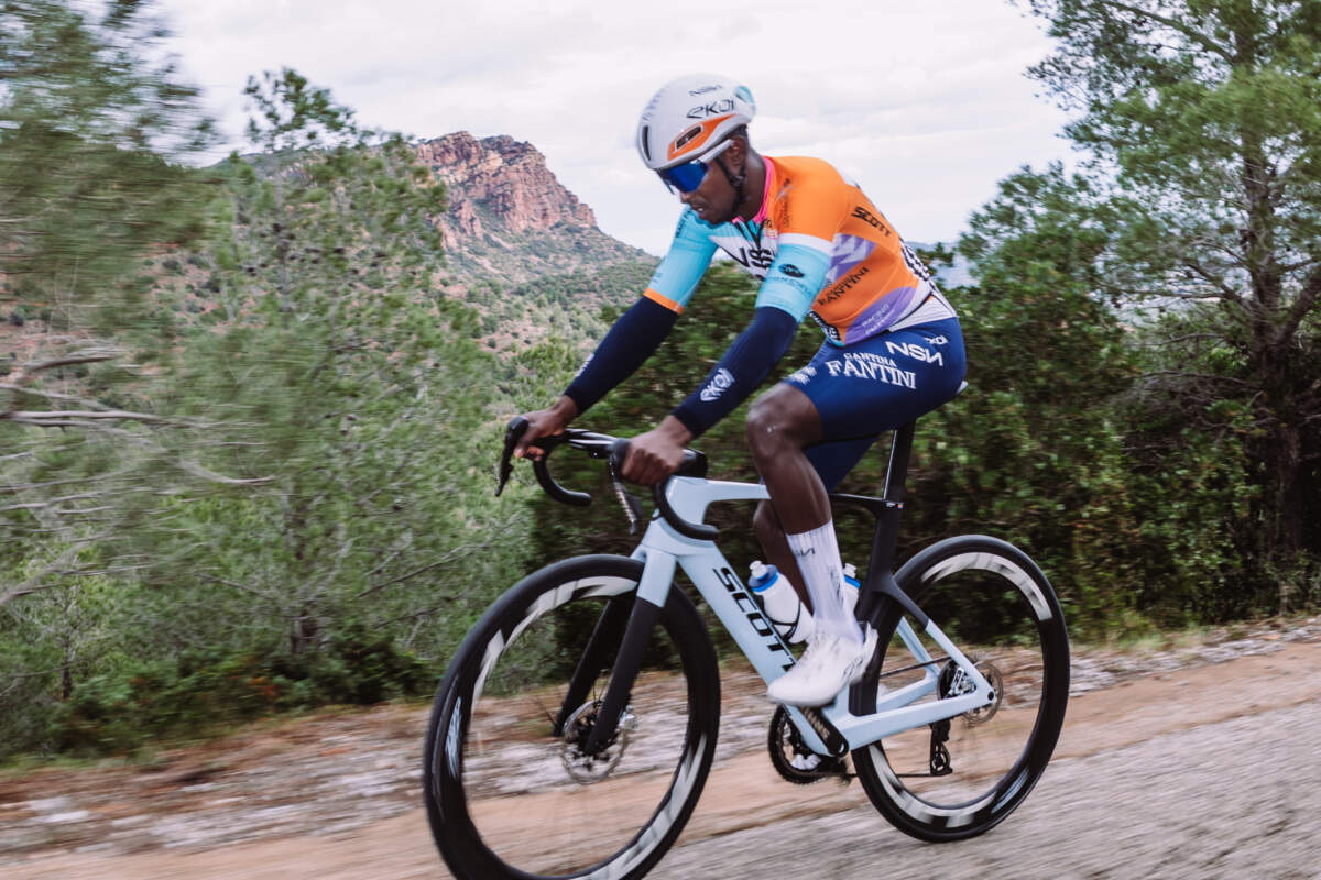 Biniam Girmay, Volta Comunitat Valenciana 2026 training