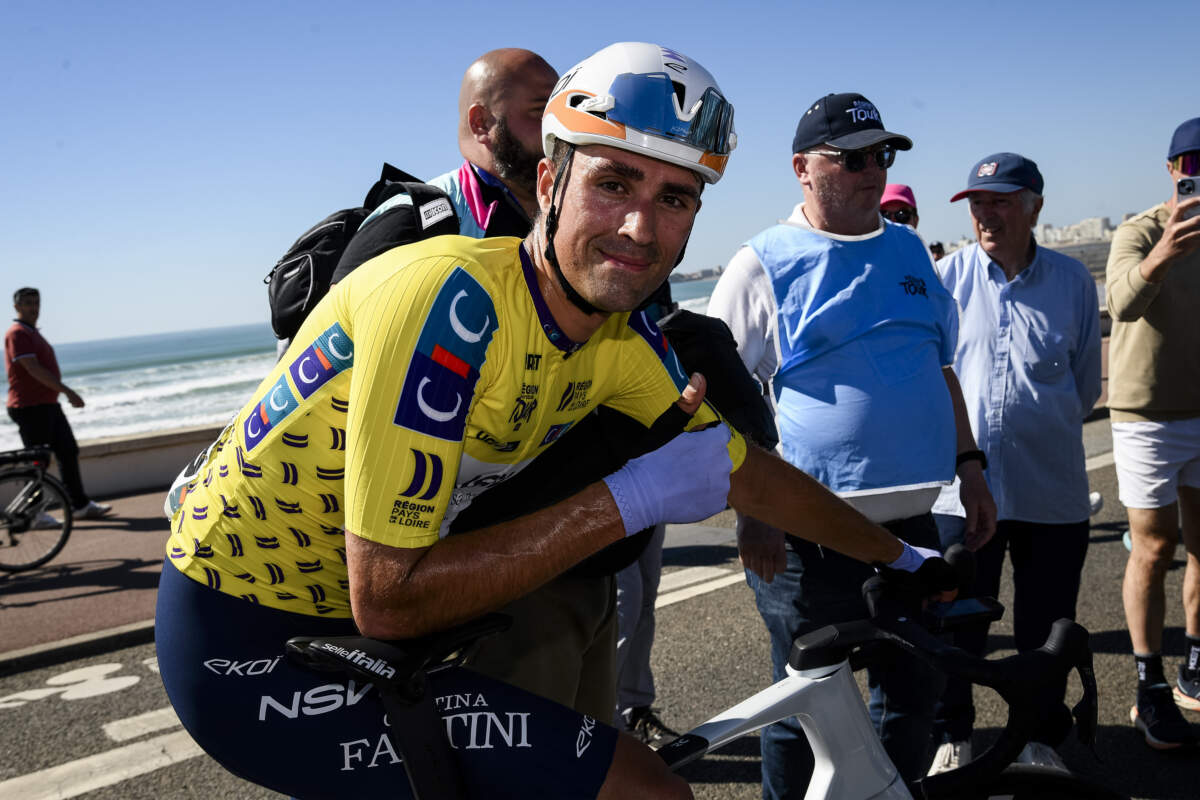 Ethan Vernon wins stage 2 sprint in Les Sables-d'Olonne at Region Pays de la Loire 2026